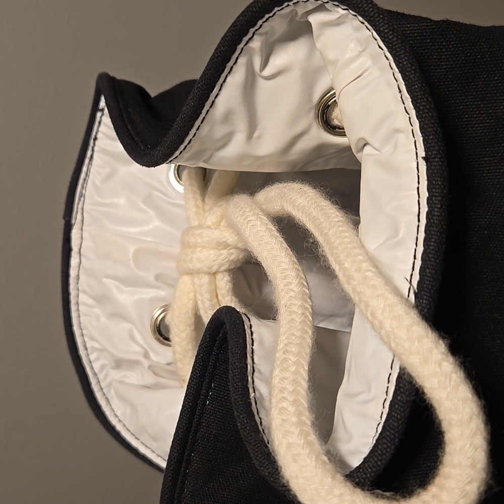 Chanel Soleil Drawstring Bag Black And White - Picture 5 of 8